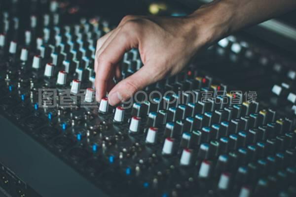 录音棚混音台专业音乐制作