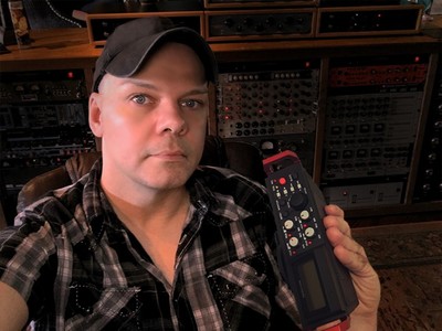 Beals 把 TASCAM 的 DR-701D 录音机带到大型购物中心 - midifan:我们关注电脑音乐