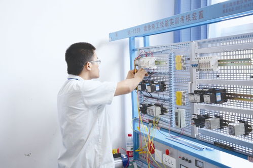 毫米间的舞者 致奋战在工厂生产车间的产业工人
